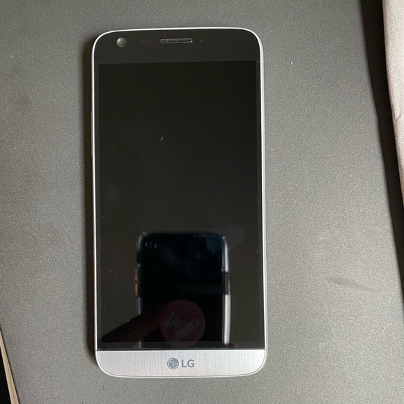 LG G5- locked to Fido - Picture 3 of 8